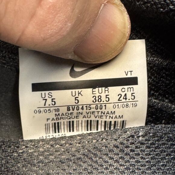 Nike Epic Phantom React Flyknit Shoes Womens 7.5 Black Running BV0415-001 - Picture 9 of 9